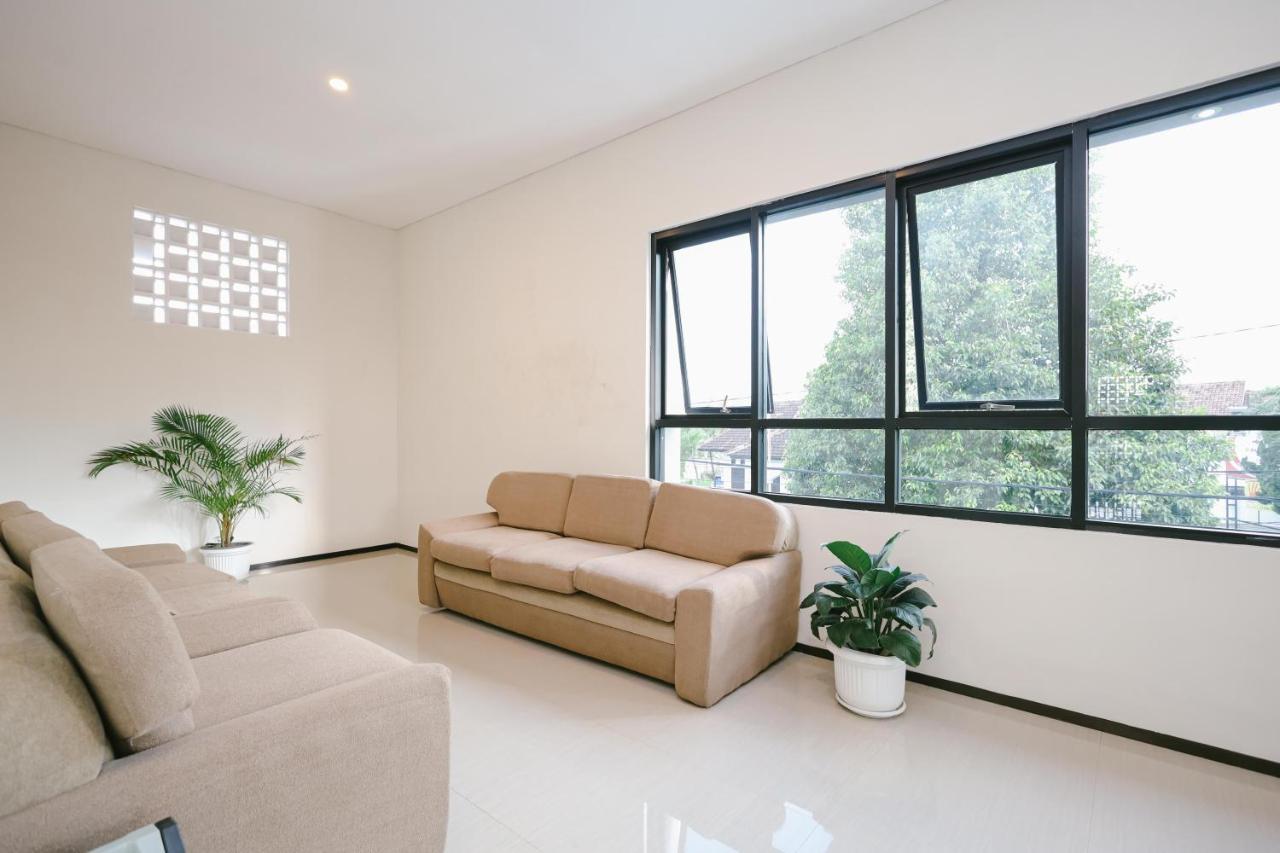 Urbanview B Syariah Lumajang By Reddoorz Hotel Bagian luar foto