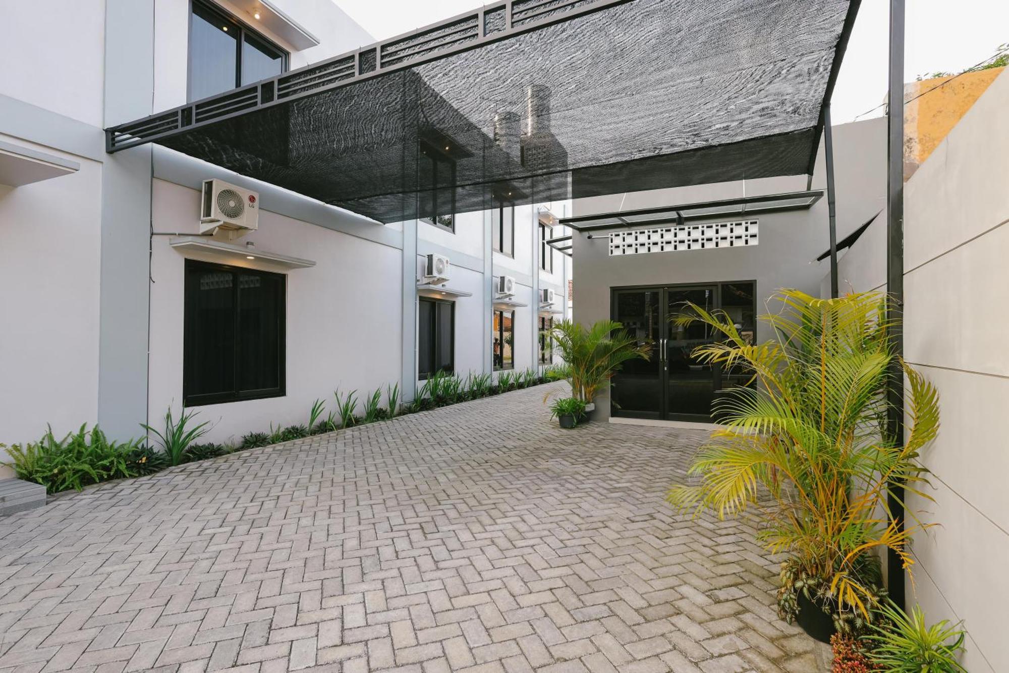 Urbanview B Syariah Lumajang By Reddoorz Hotel Bagian luar foto